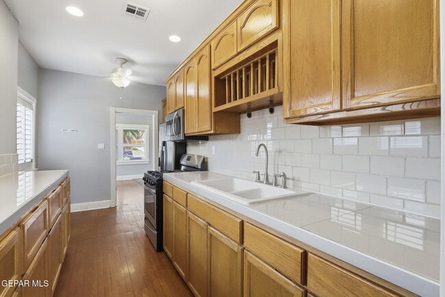 Building Photo - 4410 Trowbridge Dr