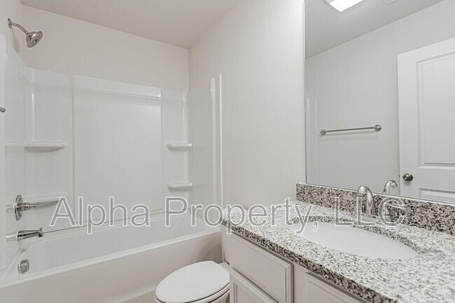 Building Photo - 15 Apricot Ln