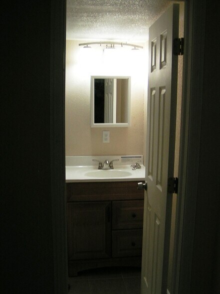 Building Photo - 1357 Kenton St