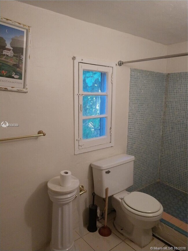 Building Photo - 11342 Peachtree Dr