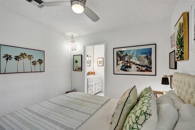 Building Photo - 3206 Robbins Rd