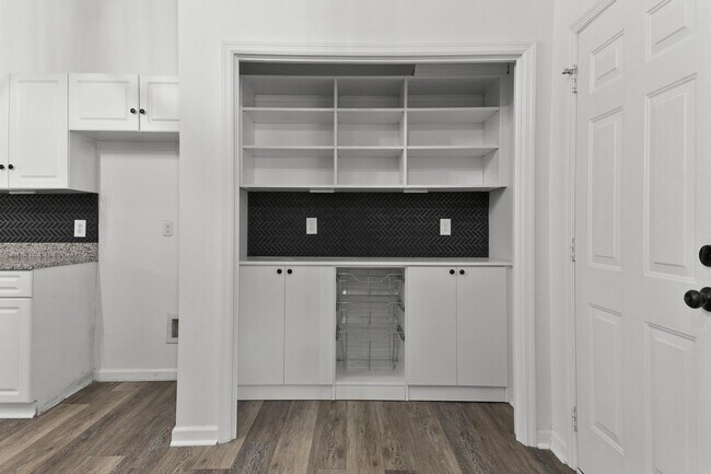 Building Photo - 110 St Ives Way