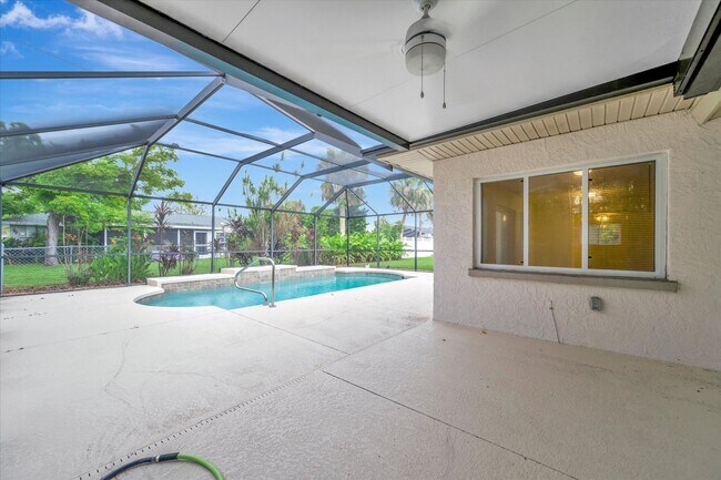Building Photo - Beautiful 3-Bed / 2 Bath Pool Home in Sara...