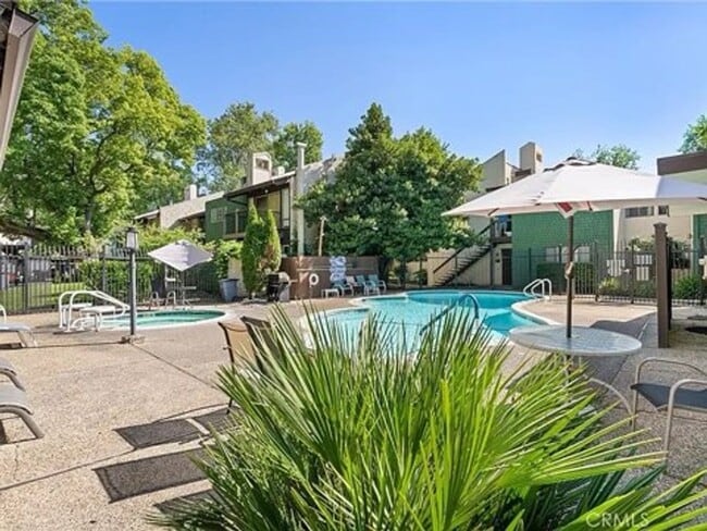 Building Photo - Freshly remodeled 1 bedroom apartment close to downtown