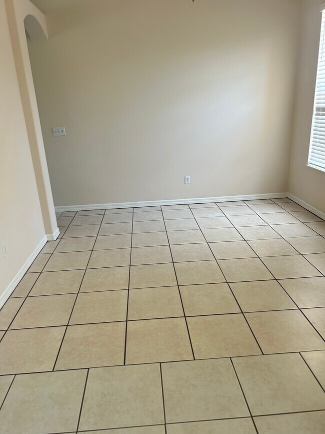 Building Photo - 90 Buschman Dr
