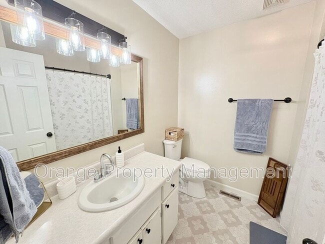 Building Photo - 415 Mayfield Dr