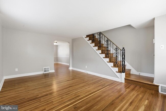 Building Photo - 271 W Wyncliffe Ave