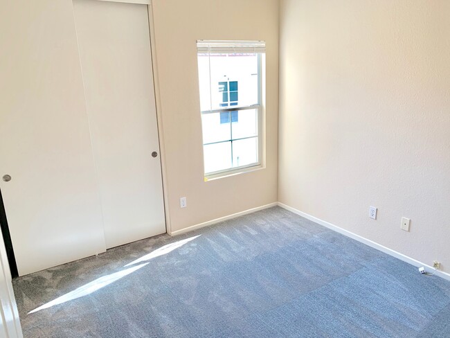 Building Photo - 3 Bedroom 2 Bathroom Condo for Rent in Anaheim Hills!