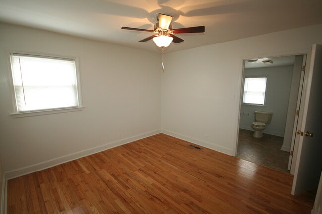 Building Photo - Spacious Walltown House - All Appliances -...