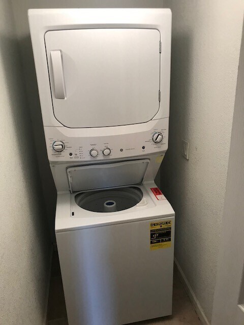 Building Photo - 2nd story, 2/1, updated unit on the Winter Park/Maitland border!!