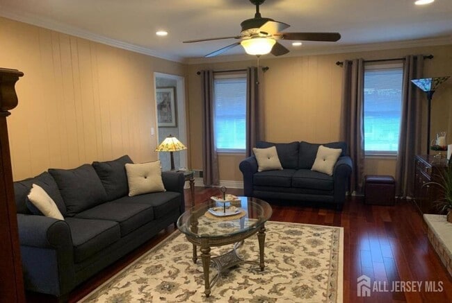 Building Photo - 3307 Evergreen Ln