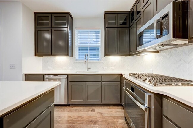 Building Photo - 2501 Simond Ave