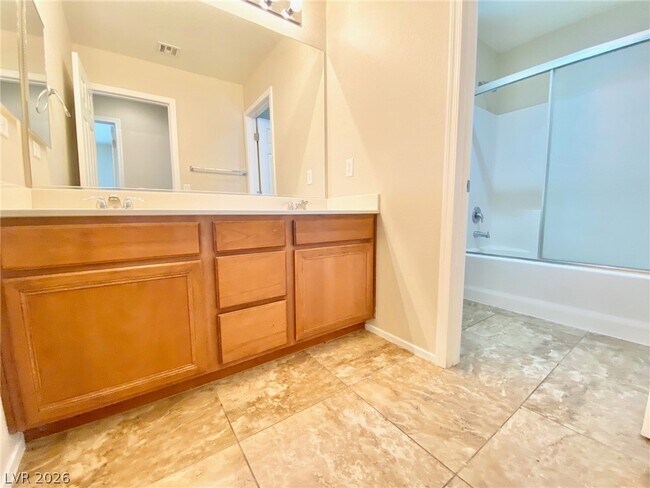 Building Photo - 1015 Maple Pines Ave