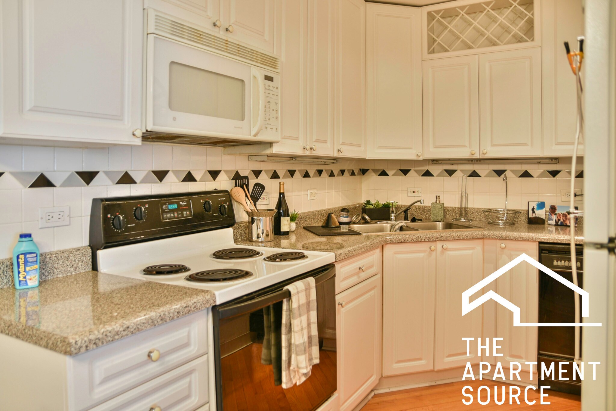 Building Photo - 607 W Wrightwood Ave