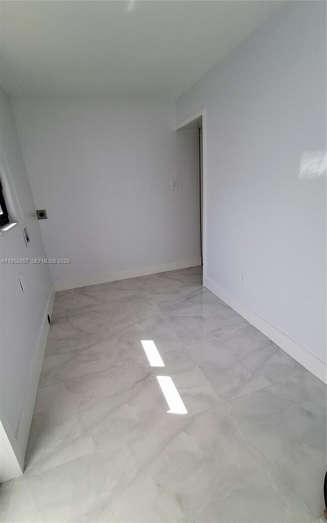 Building Photo - 216 Shadow Way