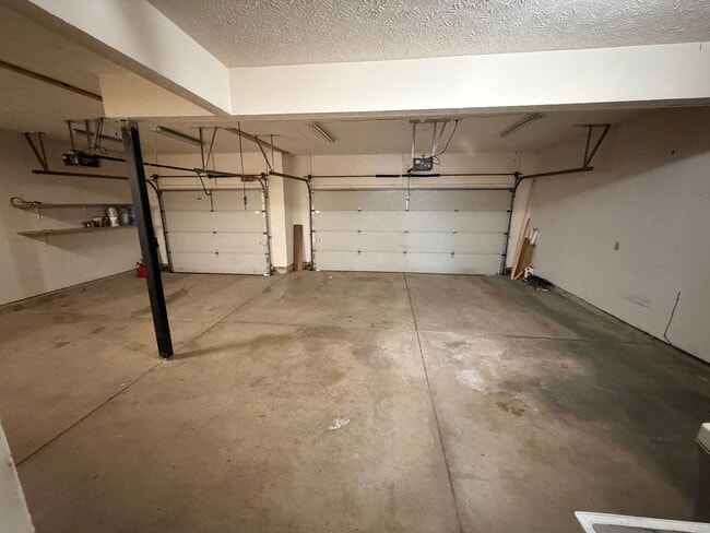 Building Photo - 705 Hummingbird Ln