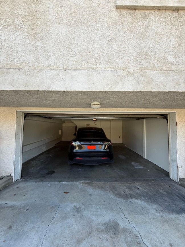 Building Photo - Paul Lee - R7535