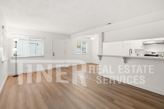 Building Photo - 243 Breuner Dr