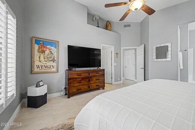 Building Photo - 9026 W Escuda Dr