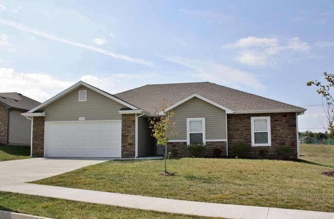 Primary Photo - 5733 Abercorn Dr