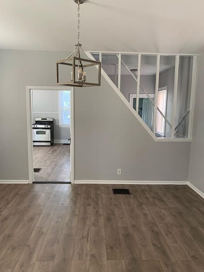 Building Photo - 4632 Cecil Pl