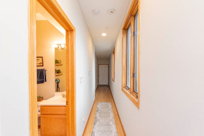 Building Photo - 1401 N Artesian Ave