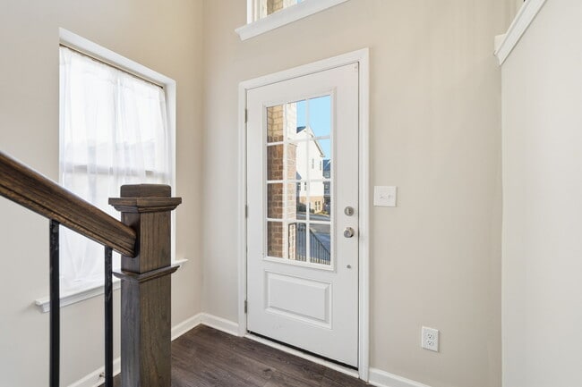 Building Photo - 318 Commons Ave