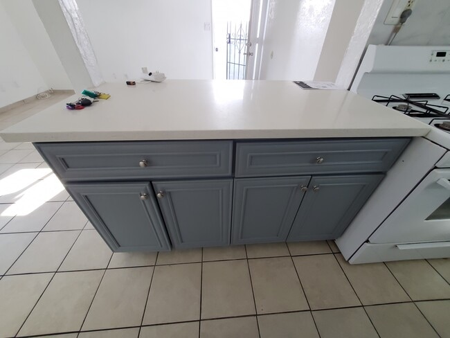 Building Photo - 2309 Grand Ave