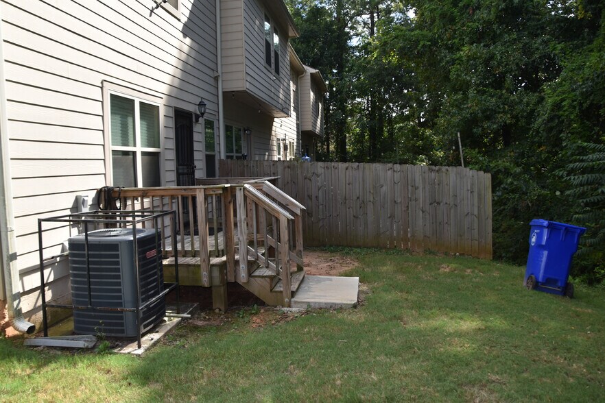Building Photo - Room in Townhome on Castellan Dr