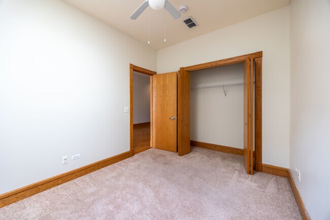 Building Photo - 1162 W Grand Ave