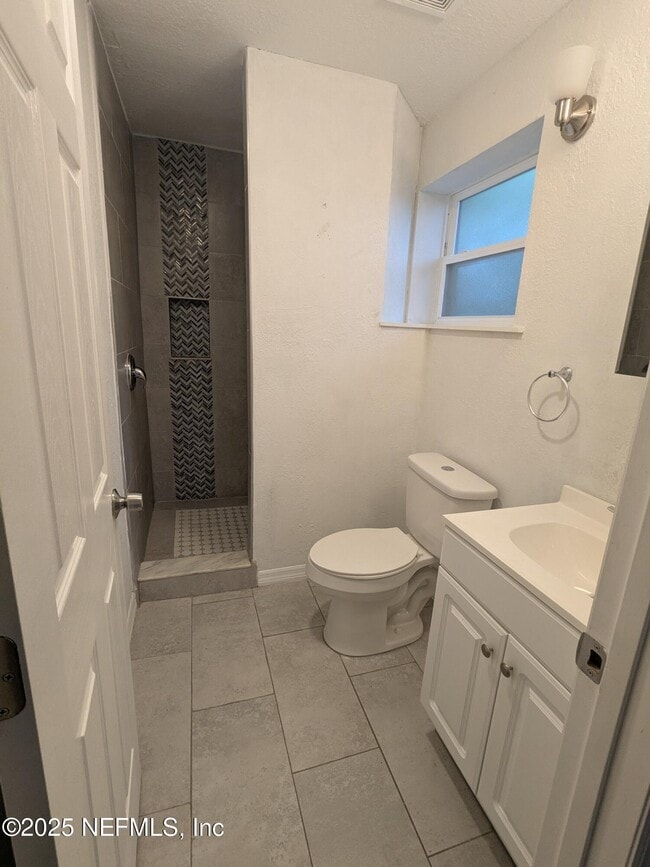 Building Photo - 1053 Kenmore St