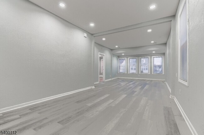 Building Photo - 89 Sheridan St