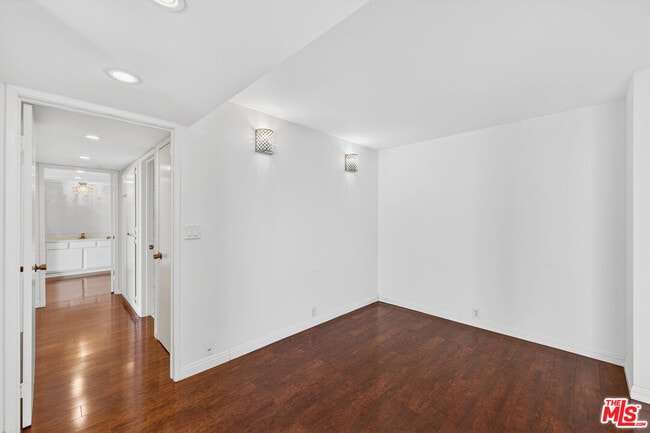 Building Photo - 10535 Wilshire Blvd