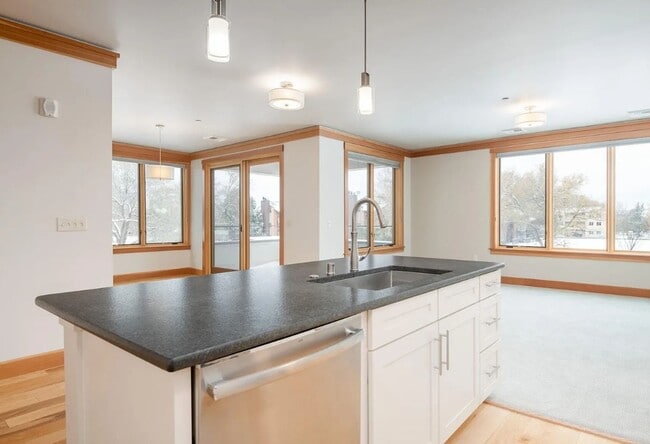 Building Photo - $2,295 / 2BD Luxury Condo