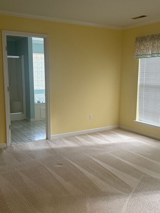 Building Photo - 3 Bedroom, 2 Bathroom - Florence, AL * Forest Hills Community *