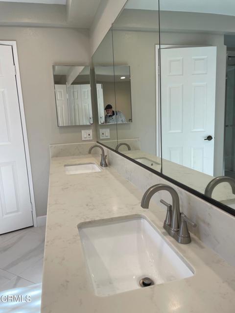 Building Photo - 852 N Monterey St