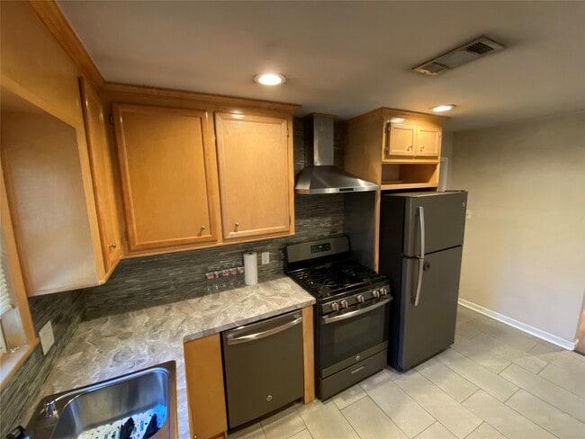 Primary Photo - 1311 Elton St