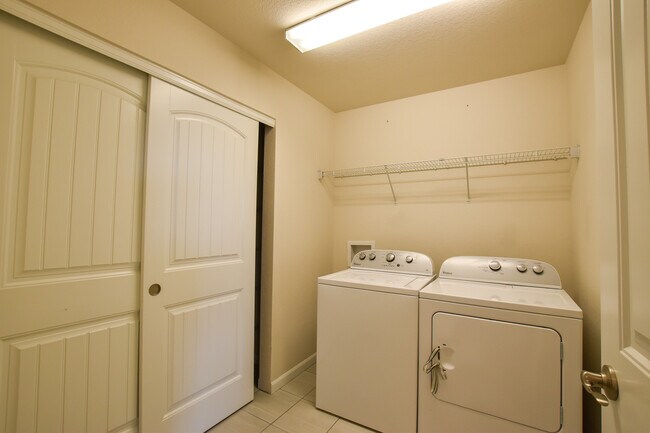 Building Photo - 9761 Beryl Dr