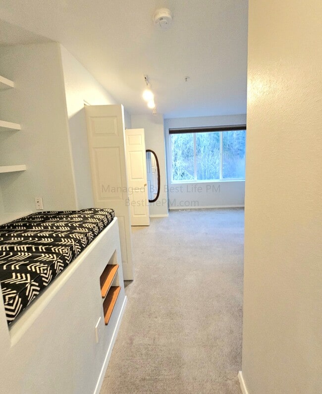 Building Photo - 13990 SW Scholls Ferry Rd