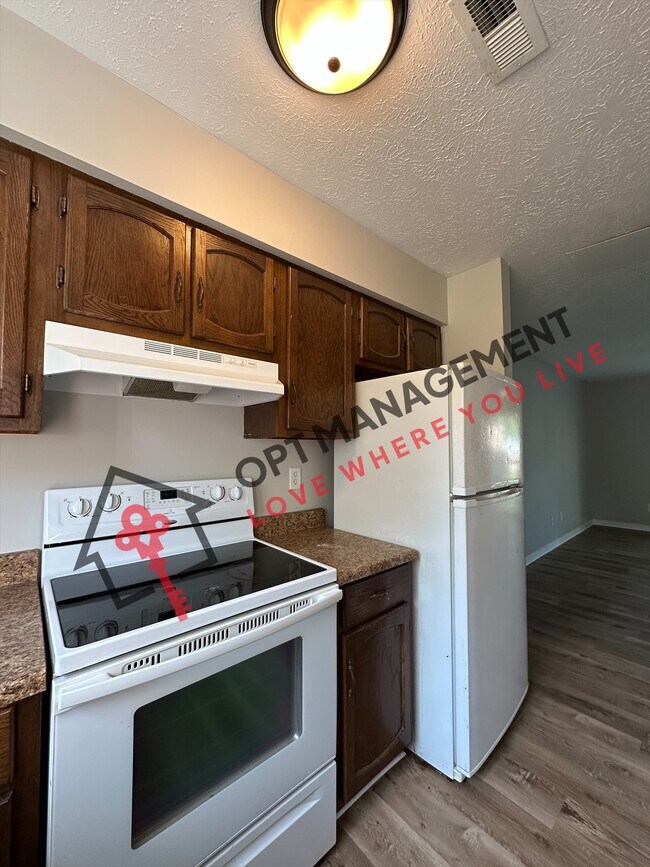 Building Photo - 1406 Sunset Dr