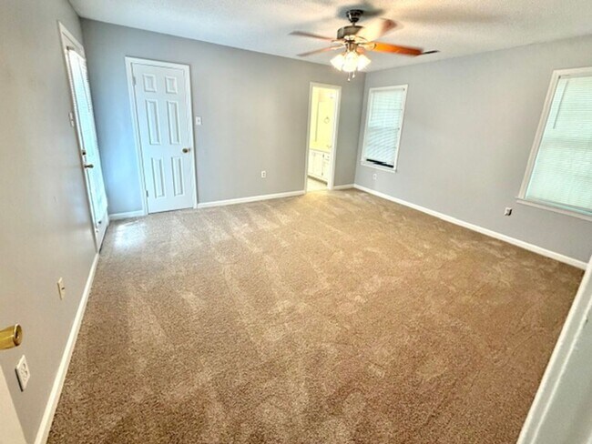 Building Photo - 8660 Edney Ridge Dr