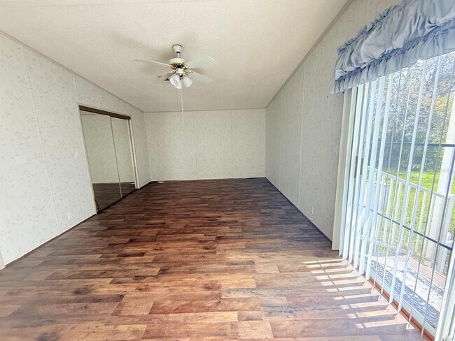 Building Photo - 220 Ellsworth Dr