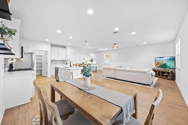 Building Photo - 7002 Nijinsky Dr