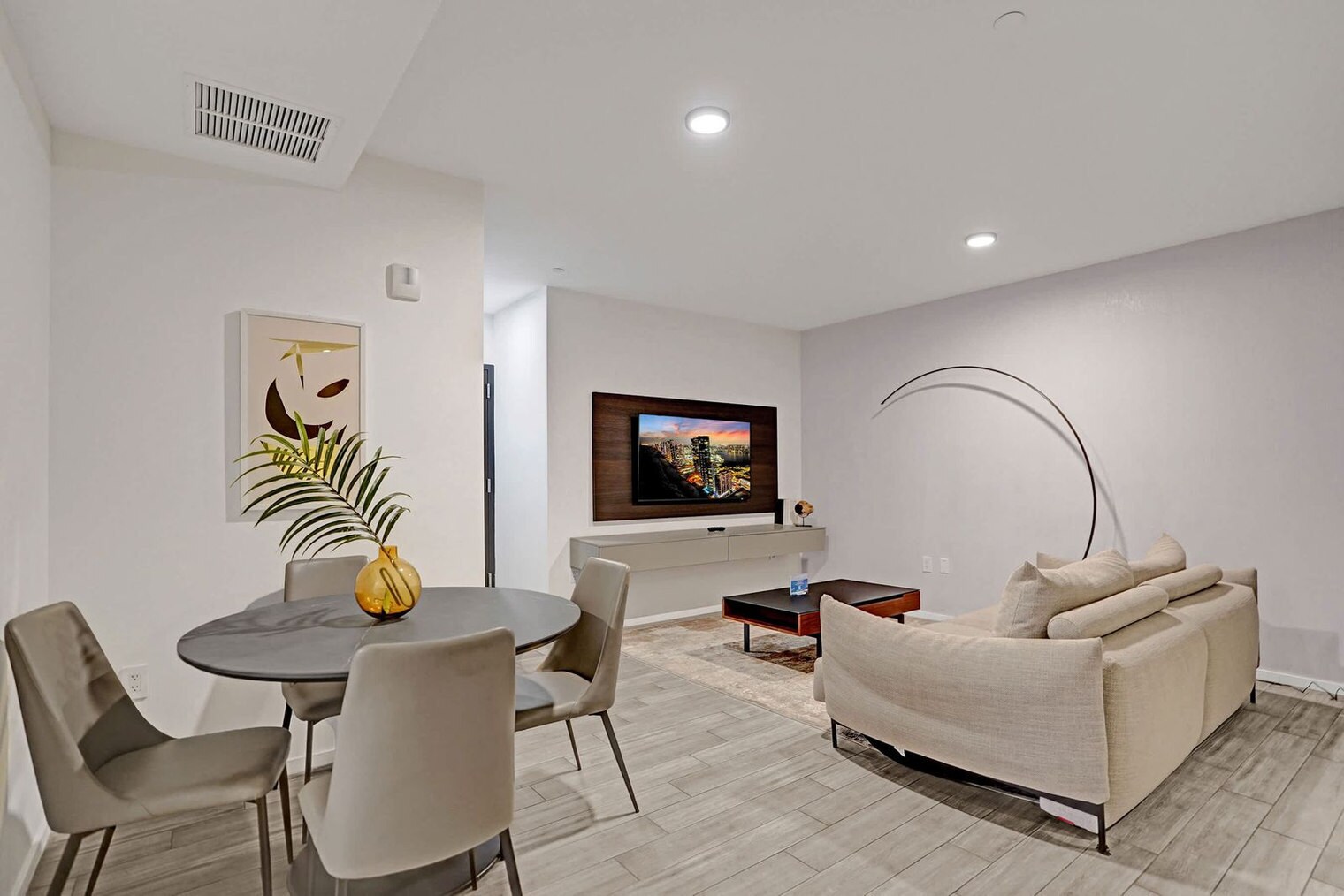 Building Photo - 398 NE 5th St