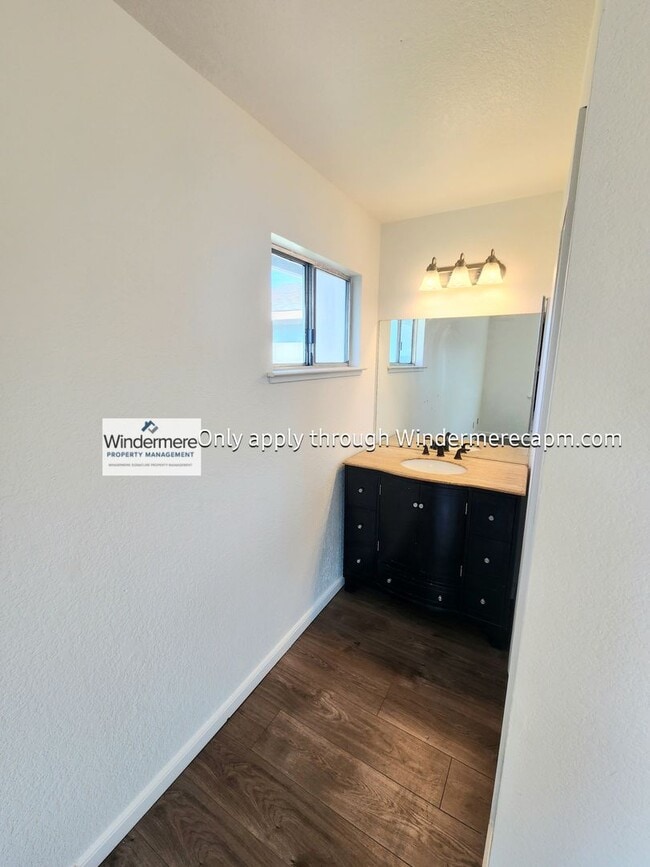 Building Photo - Charming 3 bedroom 2 bath Home- Available Now!