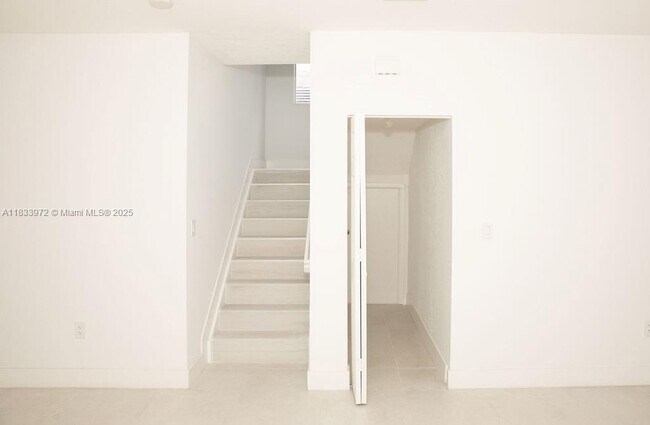 Building Photo - 273 SE 32nd Ave