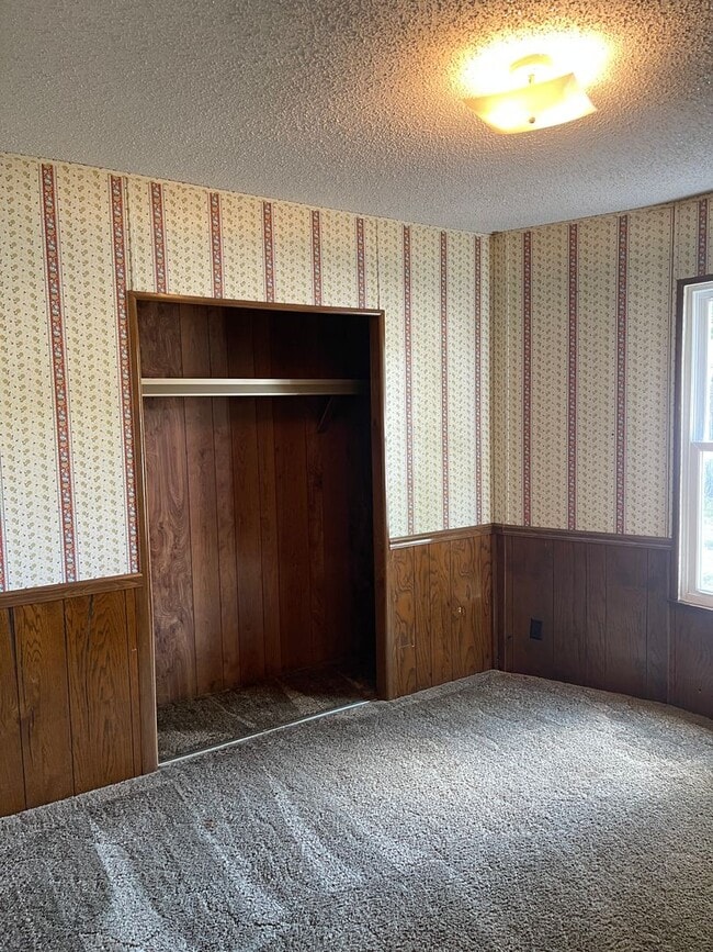 Building Photo - Available 8/6