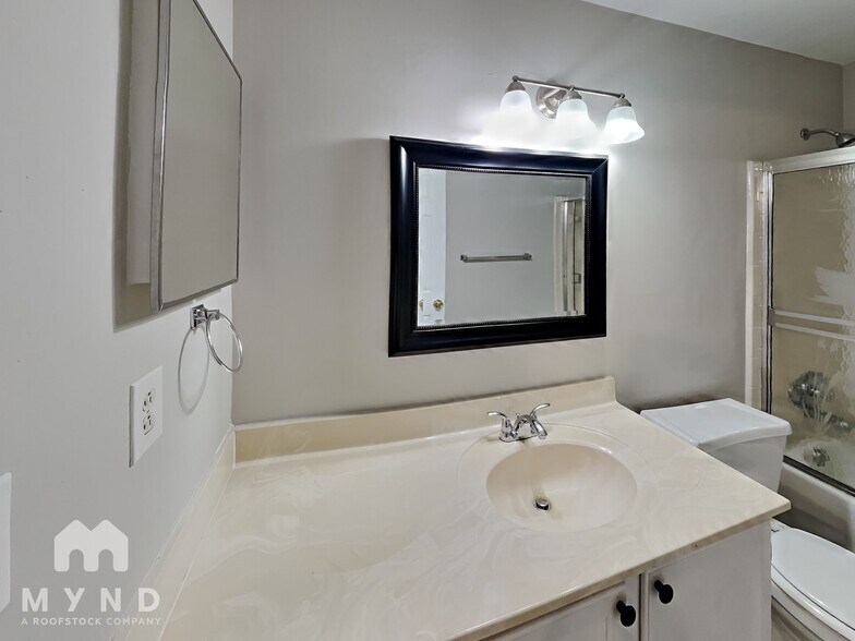 Building Photo - 1213 Waterville Ct