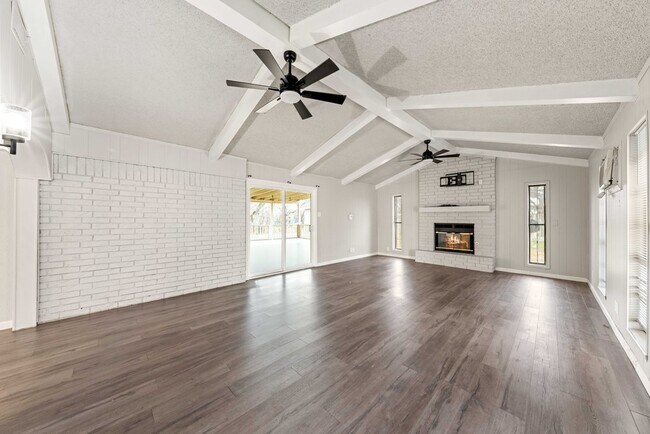 Building Photo - 4402 Seabreeze Dr