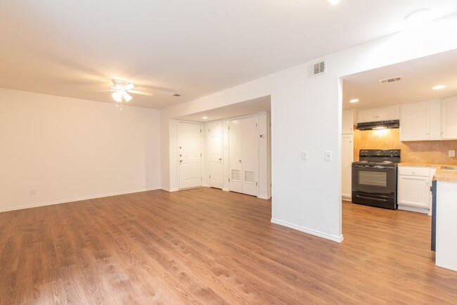Building Photo - 5506 Grover Ave